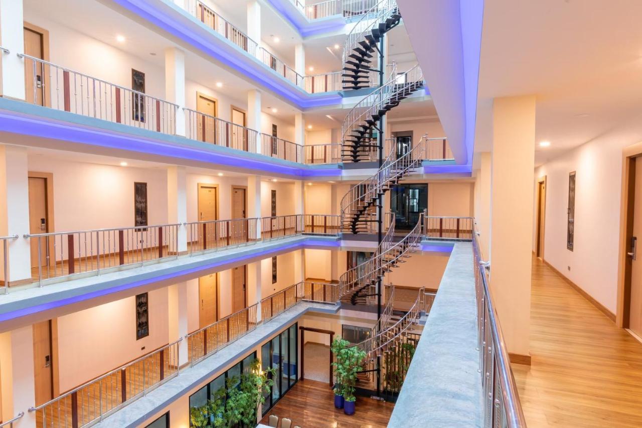 Marlin Hotel Сураттхани Экстерьер фото