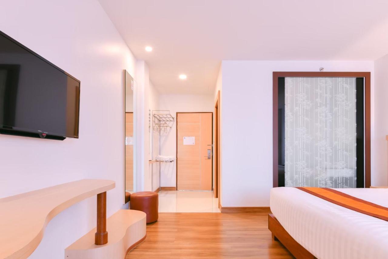 Marlin Hotel Сураттхани Экстерьер фото