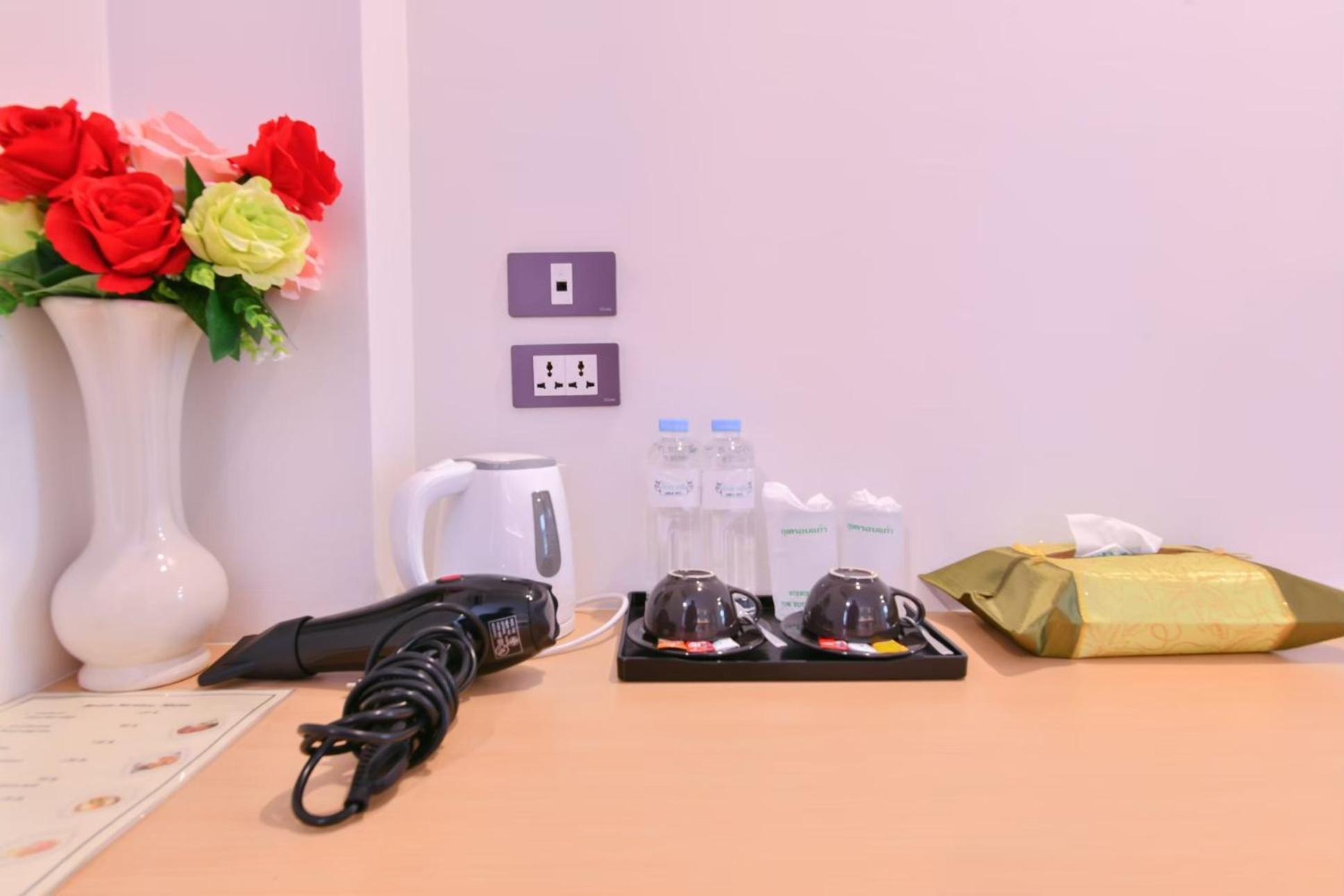 Marlin Hotel Сураттхани Экстерьер фото